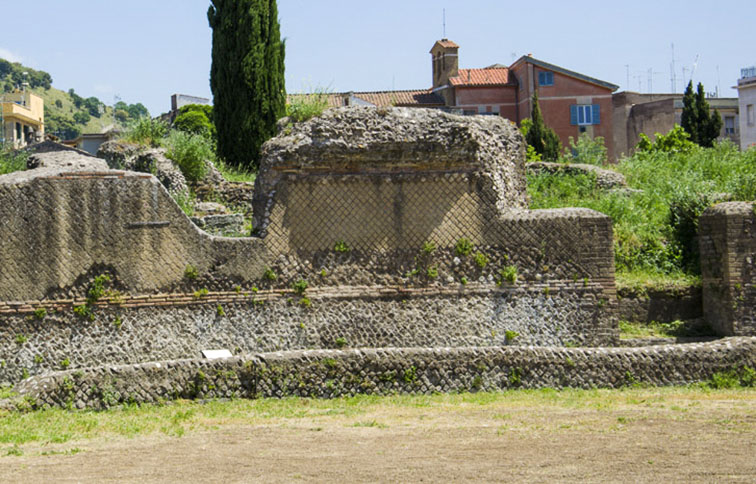 antiche mura dell'anfiteatro di bleso