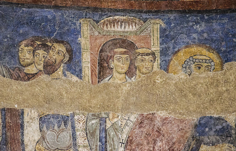 dettaglio dell'abside affrescato san silvestro