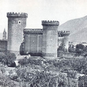 La Rocca Pia, l’acquedotto rivellese e le mura verso porta S.Giovanni all’inizio del ’900 (foto Romualdo Moscioni, circa 1909)
