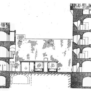 Rocca Pia, alzato di due torri con evidenziate le casematte per ospitare l'artiglieria e le munizioni. In basso i sotterranei per il deposito della polvere da sparo (rilievo dell'architetto Adolfo Petroselli,1966)